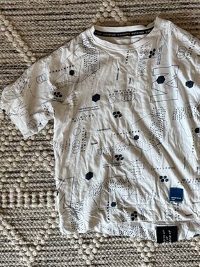 Zara White Short-Sleeve Tee with Black Geometric Print